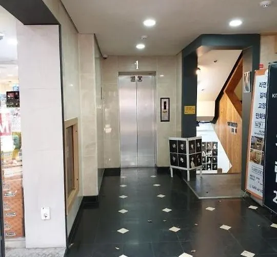 Hongdae T *